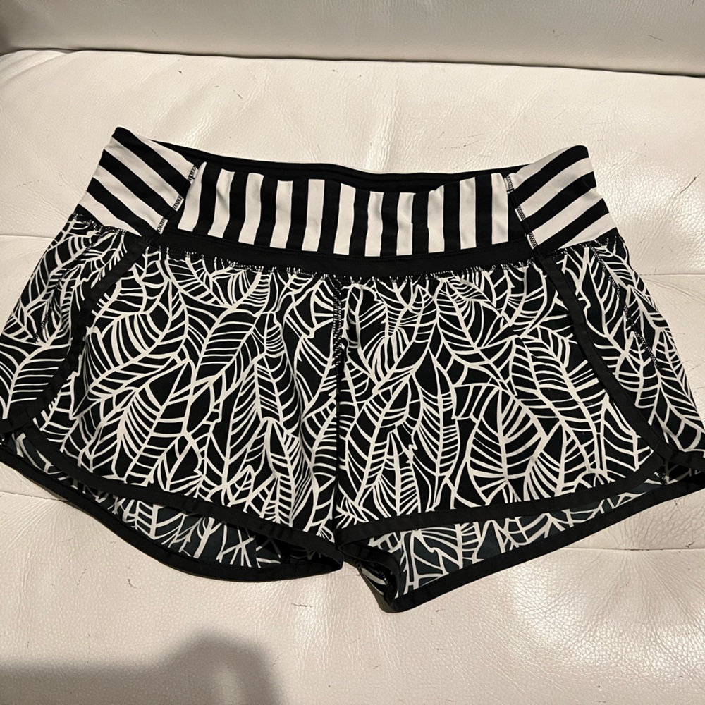 Lululemon speed shorts sz 6 great condition 4 in inseam